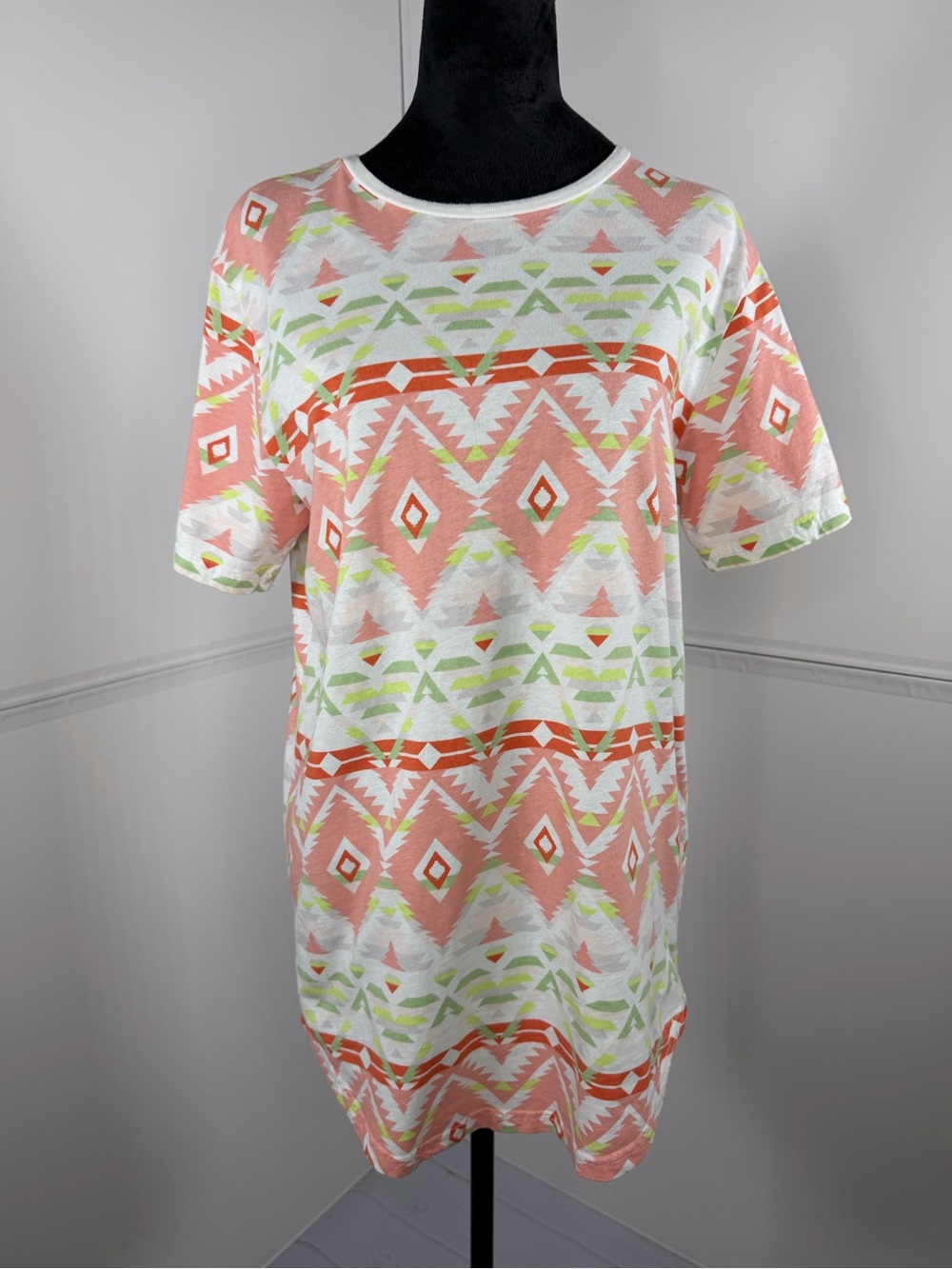 PacSun Scallop Fit Aztec Print T-Shirt Size Medium